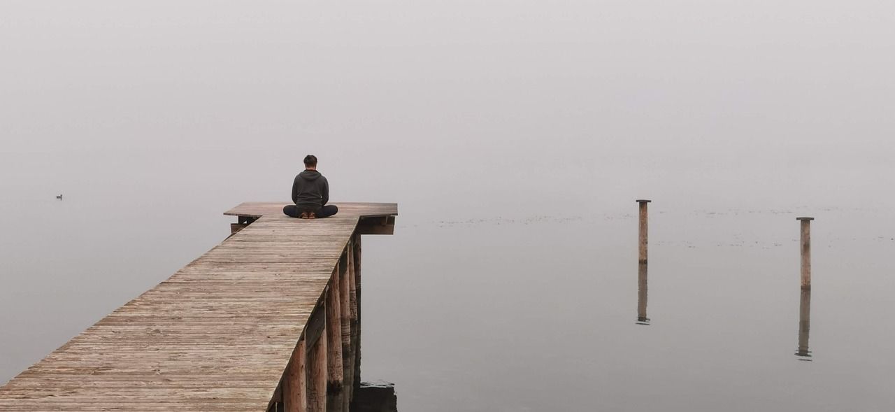 entdecken sie die kraft der meditation, um stress abzubauen, inneren frieden zu finden und ihr wohlbefinden zu steigern. einfach und effektiv für anfänger und fortgeschrittene.