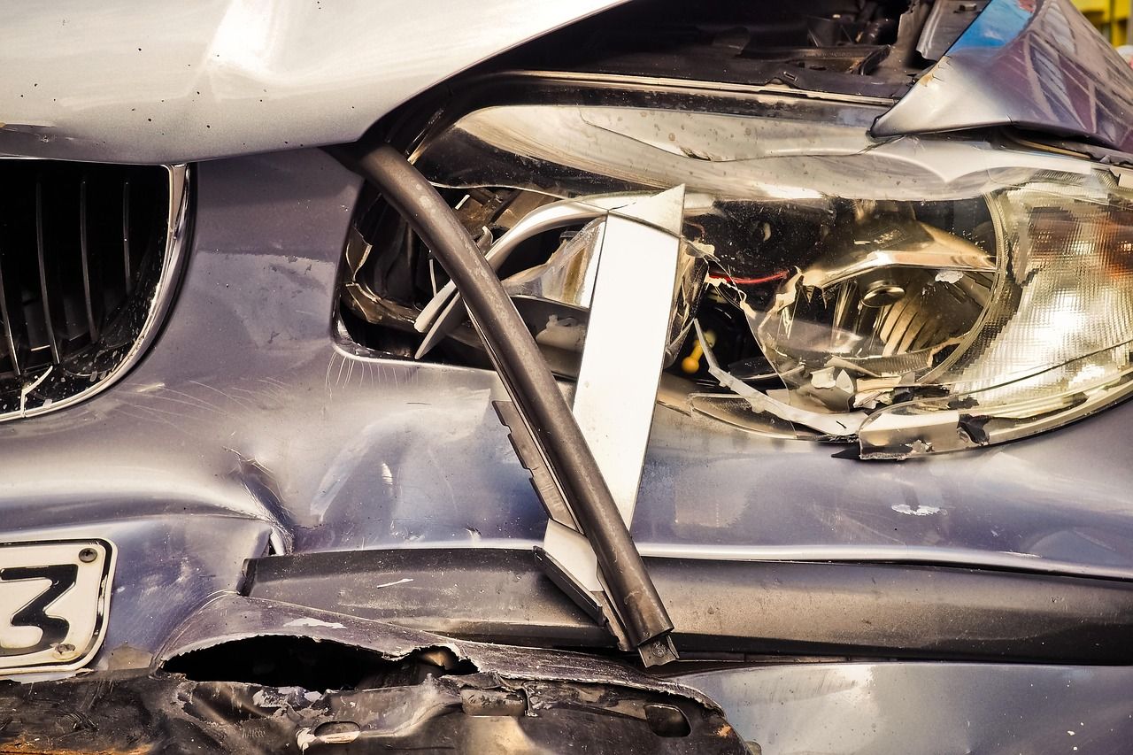 informationen und tipps zum thema autounfall: ursachen, sicherheitshinweise und verhalten nach einem verkehrsunfall.