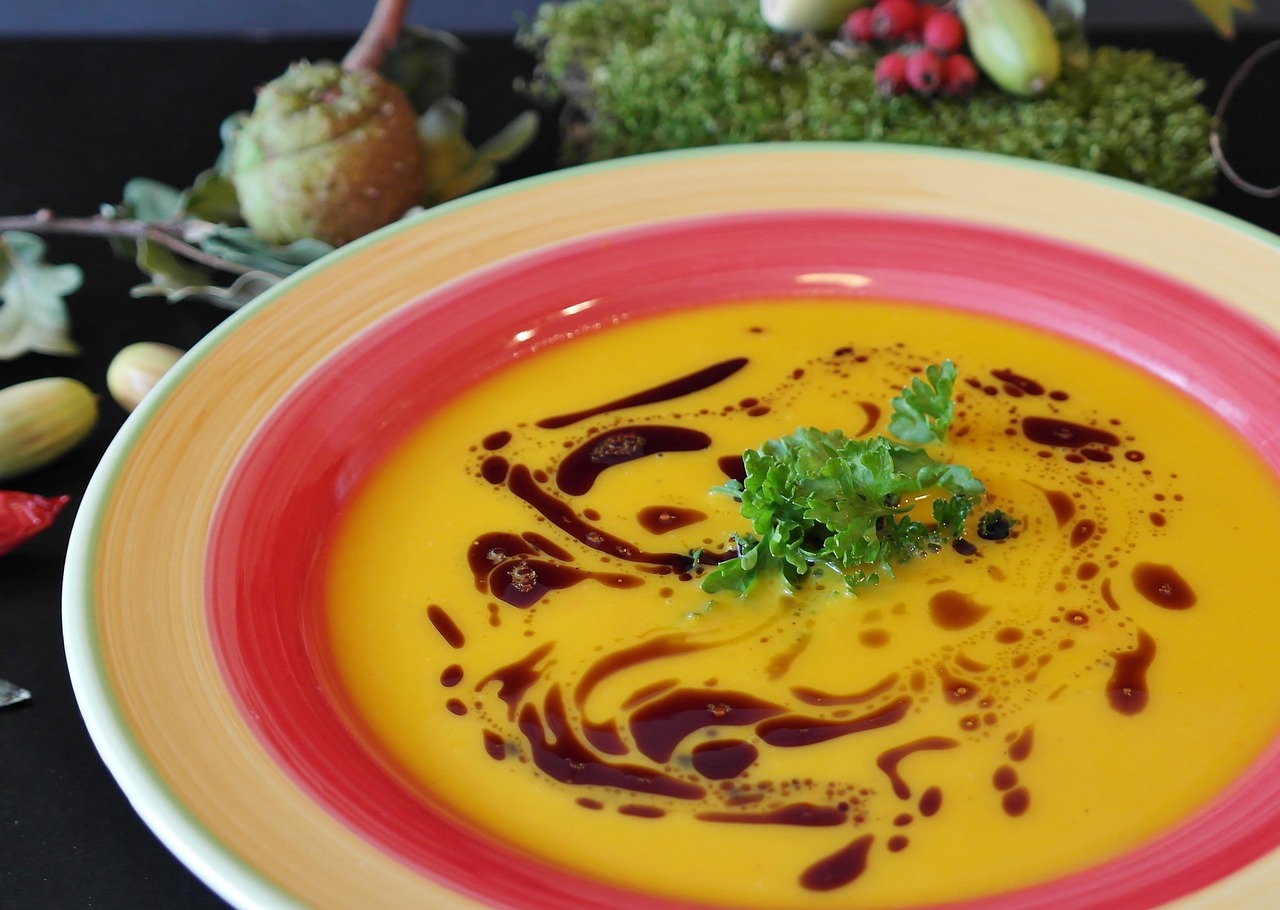 herzhafte quiches – köstliche, herzhafte torten mit vielfältigen füllungen für jeden geschmack. perfekt als hauptgericht oder snack.