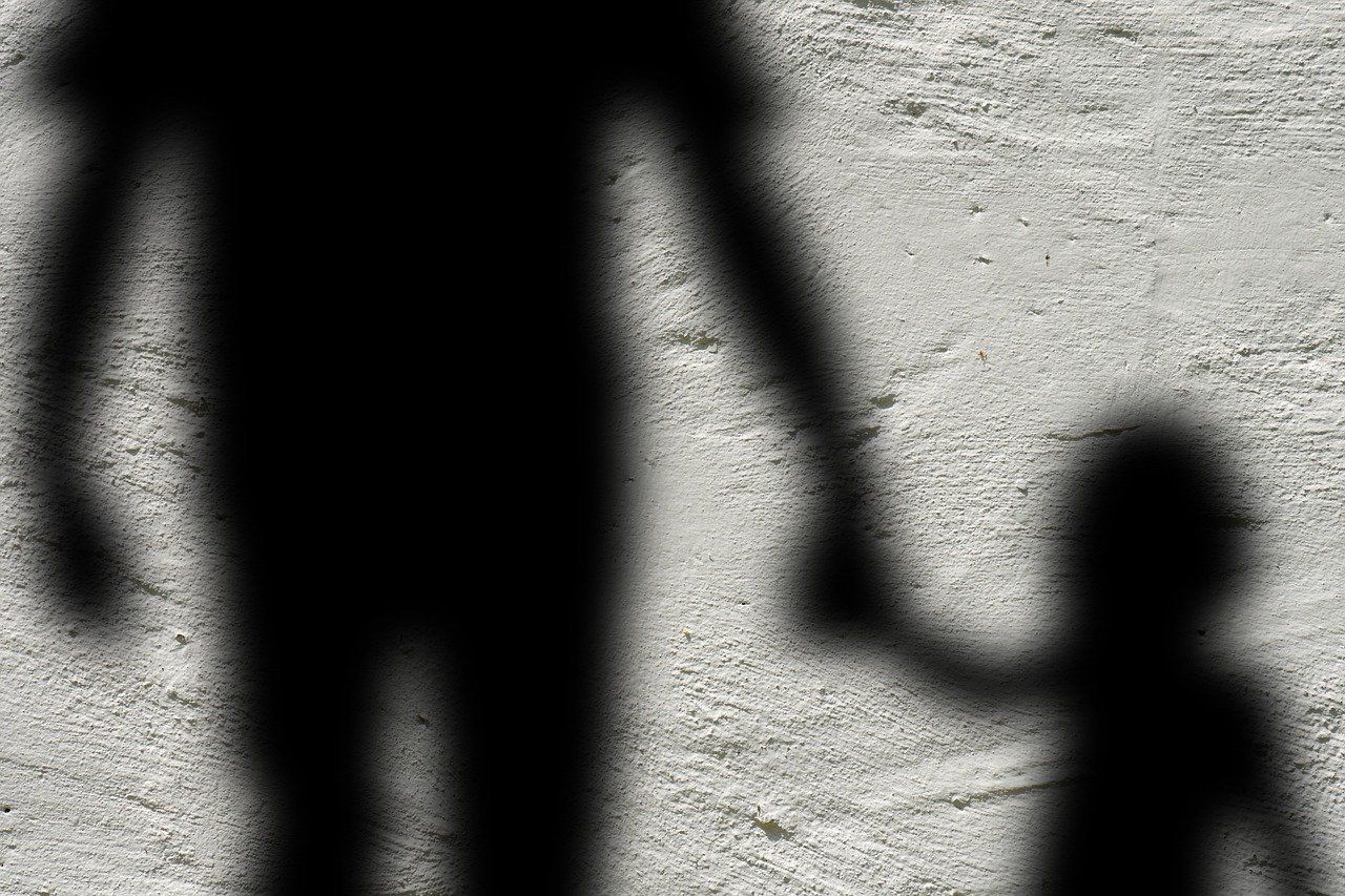 menschenhandel ist ein schwerwiegendes verbrechen, das menschenwürde und freiheit verletzt. in dieser umfassenden analyse beleuchten wir die verschiedenen facetten des menschenhandels, zielen auf sensibilisierung ab und fördern lösungen zur bekämpfung dieser globalen herausforderung.