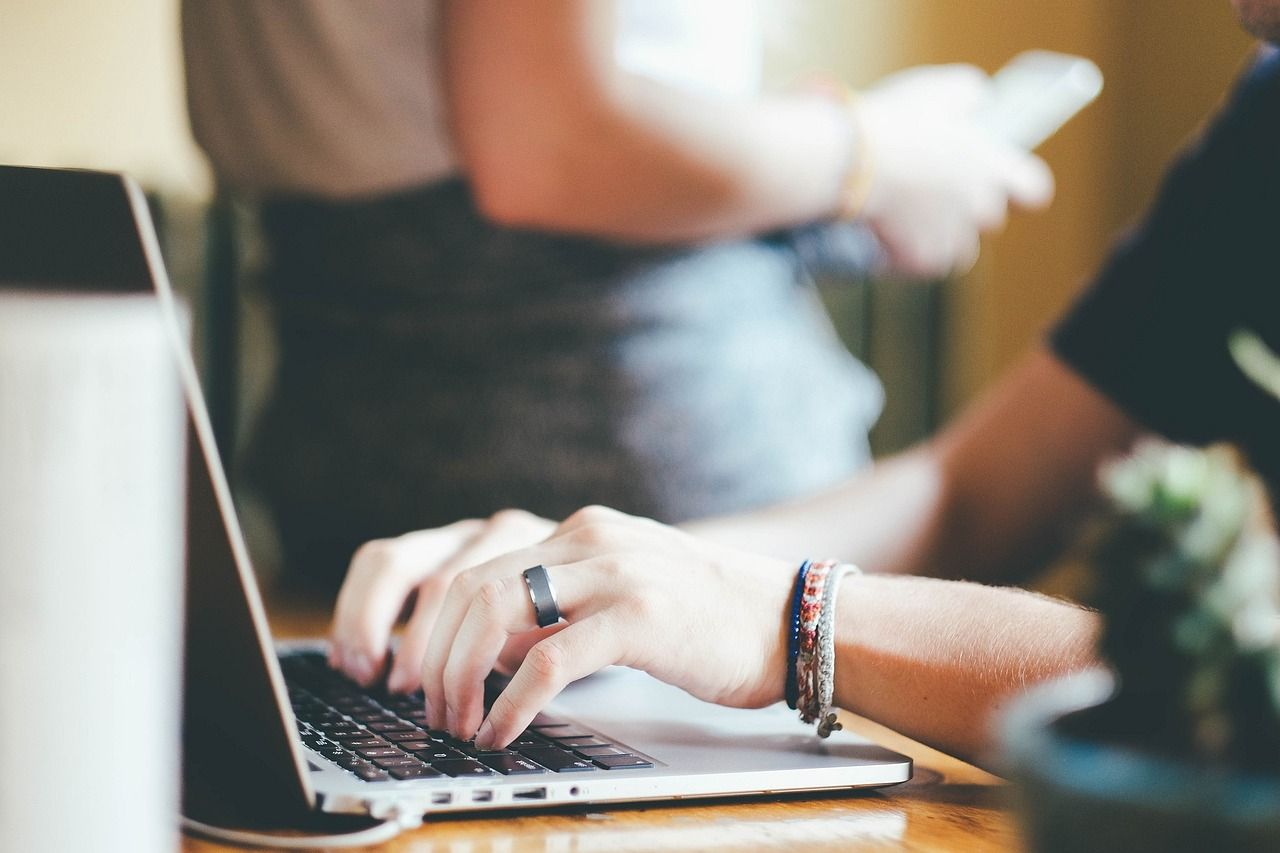 entdecken sie die vorteile eines gesunden arbeitsplatzes! fördern sie das wohlbefinden ihrer mitarbeiter mit ergonomischen möbeln, regelmäßigen pausen und einem positiven arbeitsumfeld für maximale produktivität.