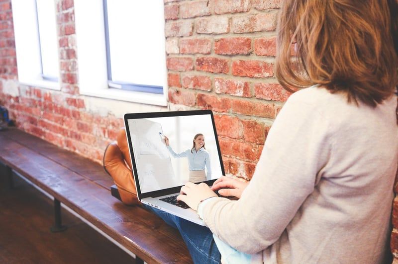 ta und Mein Reisebüro24 erweitern ihre Webinar-Reihe