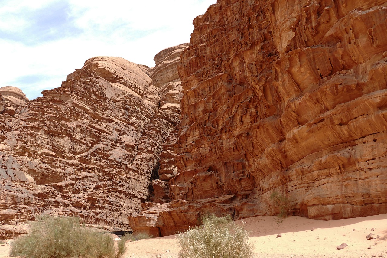 Eintauchen in geheime Naturpools: Abenteuerliches Wadi-Hopping im Oman