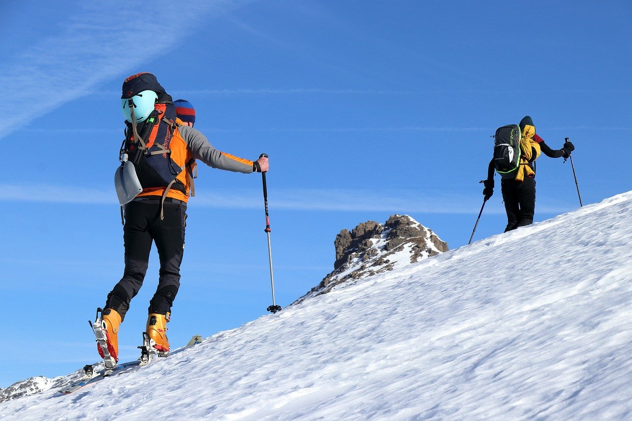 entdecken sie die besten skihelme für ultimativen schutz und komfort auf der piste. unsere hochwertigen helme bieten sicherheit, stil und innovative technologien für jeden skifahrer.