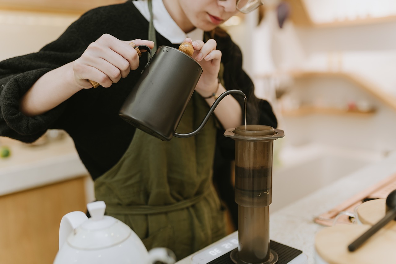 entdecken sie die kunst der kaffeezubereitung! erfahren sie, wie sie mit verschiedenen methoden und techniken den perfekten kaffee genießen können. von der auswahl der bohnen bis zur optimalen brühzeit – alles, was sie wissen müssen, um ihr kaffee-erlebnis zu verbessern.