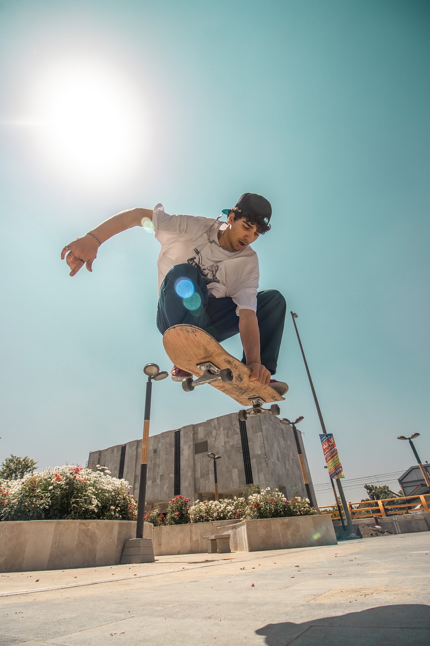 entdecken sie die aufregende welt des skateboardens! von den besten tricks und techniken bis hin zu den neuesten boards und zubehör - alles für skater und skate-enthusiasten. lassen sie sich inspirieren und verbessern sie ihre fähigkeiten auf dem skateboard!