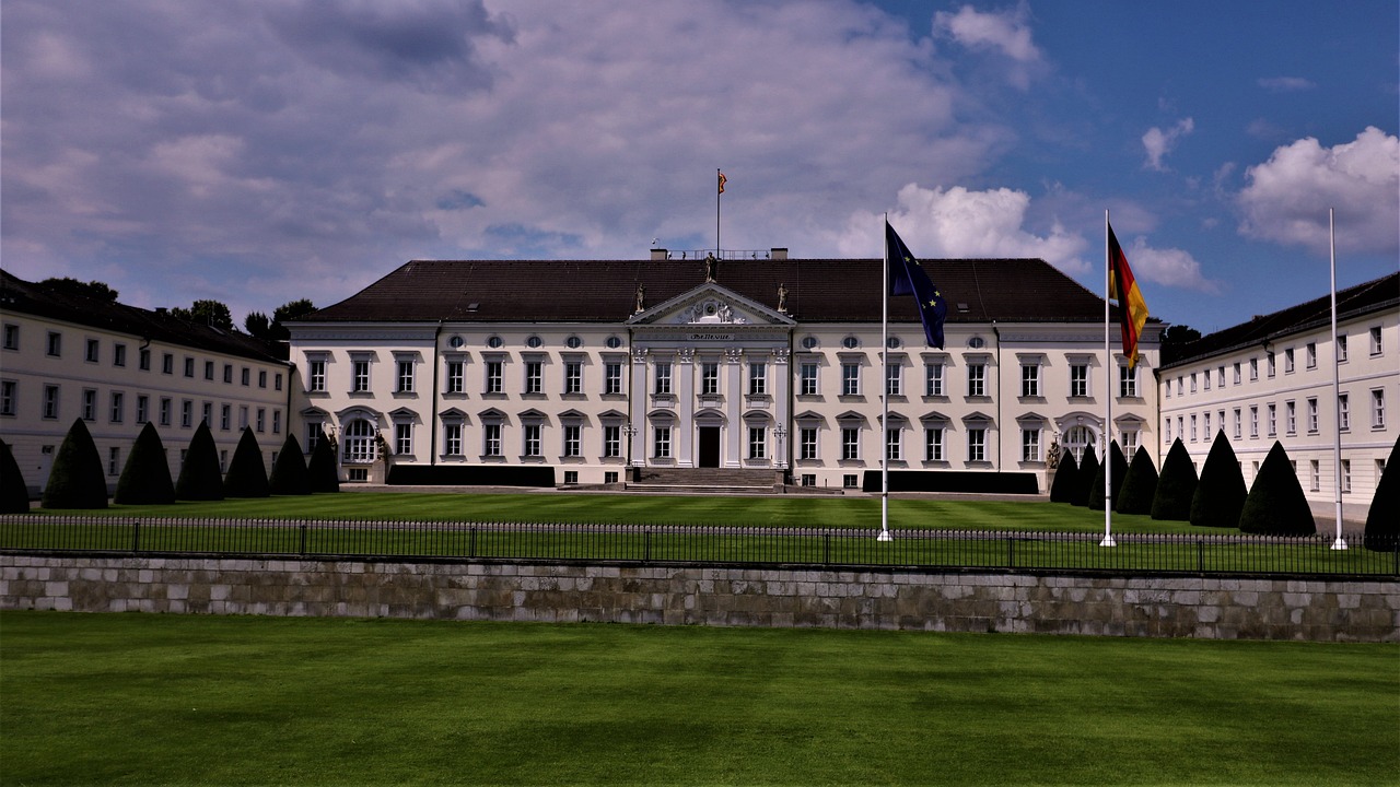 entdecken sie die rolle und die verantwortlichkeiten des bundespräsidenten in deutschland. erfahren sie mehr über seine funktion als staatsoberhaupt, die wichtigsten aufgaben und die bedeutung innerhalb der politischen landschaft.