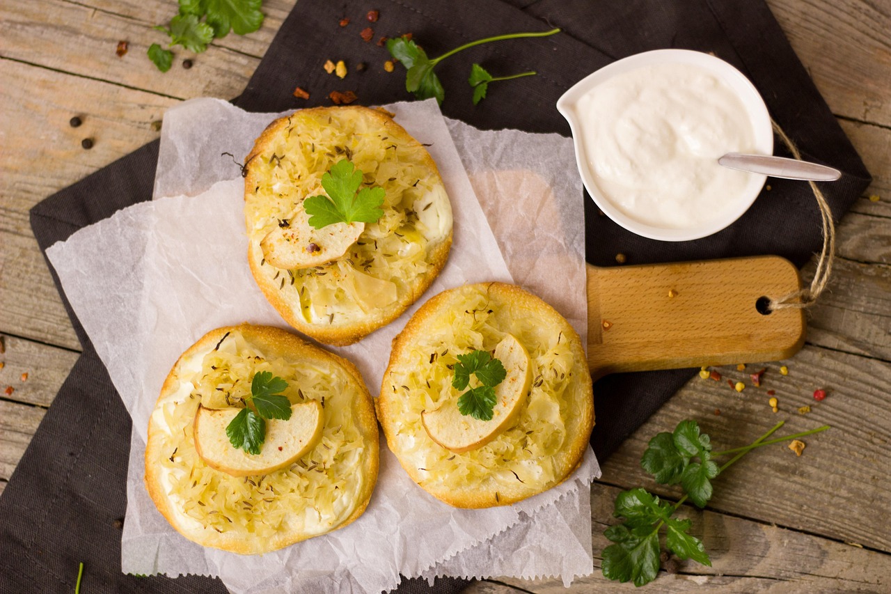 entdecken sie die vielseitige welt des sauerkrauts! erfahren sie mehr über die gesundheitlichen vorteile, zubereitungstipps und köstliche rezepte mit diesem traditionellen deutschen lebensmittel, das nicht nur lecker, sondern auch nährstoffreich ist.