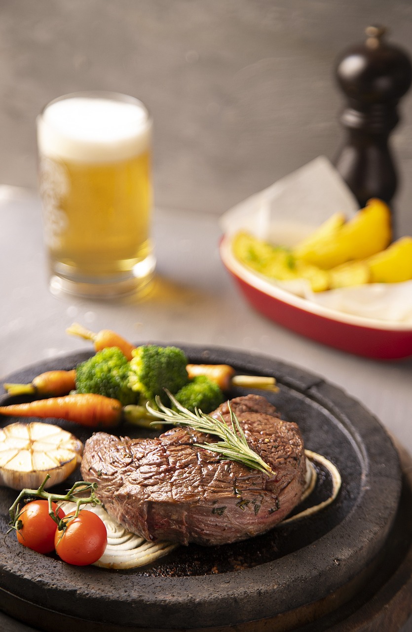 entdecken sie die besten steak-rezepte, tipps zur zubereitung und perfekte grilltechniken für ein unvergessliches geschmackserlebnis. genießen sie saftige steaks in verschiedenen varianten und erfahren sie mehr über die auswahl des besten fleisches.