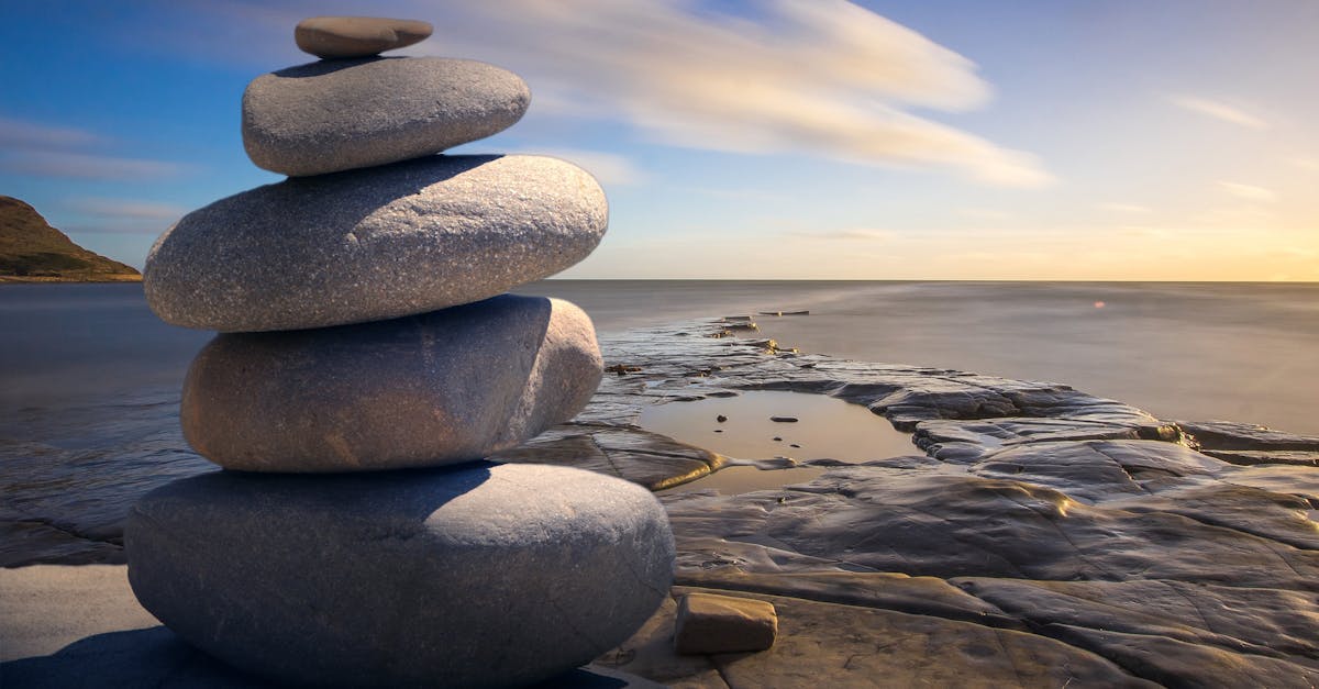 entdecken sie die transformative kraft der meditation. erfahren sie, wie meditation stress abbaut, die konzentration verbessert und das allgemeine wohlbefinden fördert. tauchen sie ein in die welt der inneren ruhe und achtsamkeit.
