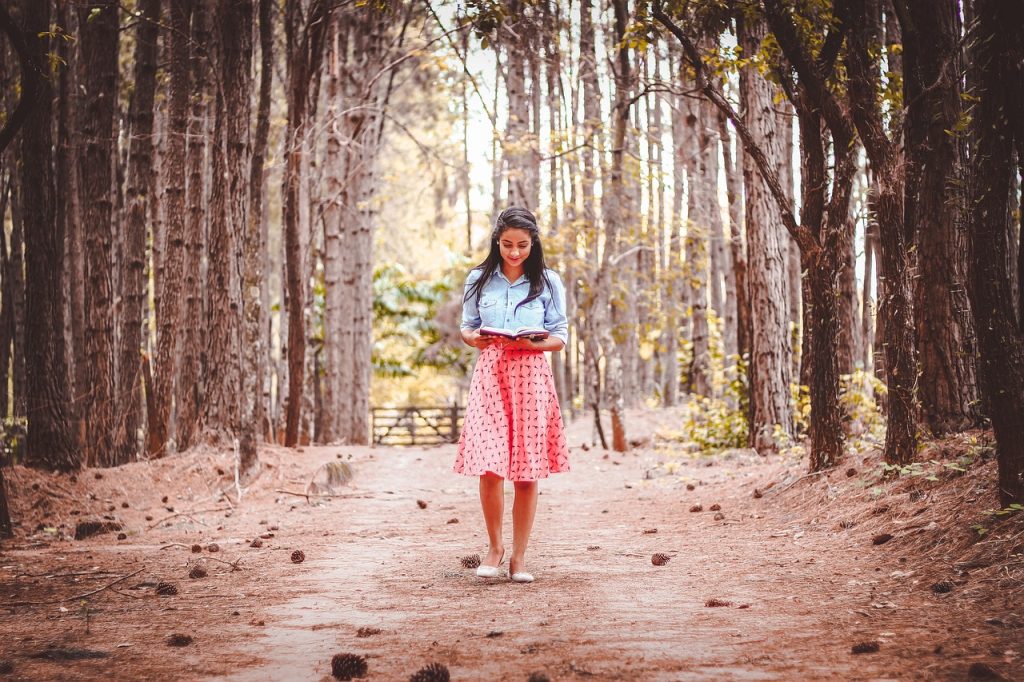 entdecken sie die faszinierende welt der mode mit unseren handverlesenen fashion-büchern. von zeitlosen klassikern bis zu aktuellen trendführern - lassen sie sich inspirieren und erweitern sie ihr wissen über stil, design und modegeschichte.