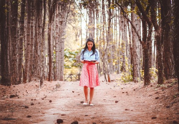 entdecken sie die faszinierende welt der mode mit unseren handverlesenen fashion-büchern. von zeitlosen klassikern bis zu aktuellen trendführern - lassen sie sich inspirieren und erweitern sie ihr wissen über stil, design und modegeschichte.