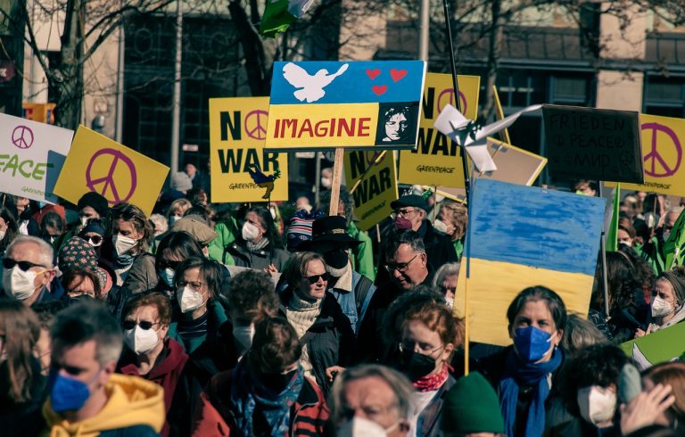 erfahren sie mehr über die vielfältigen protestbewegungen, die weltweit für soziale, politische und wirtschaftliche veränderungen kämpfen. lesen sie über ihre ziele, methoden und die auswirkungen auf die gesellschaft.