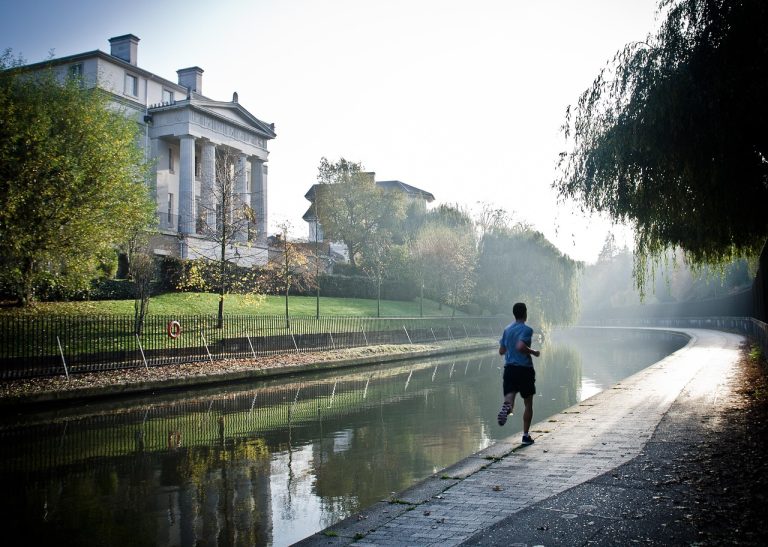 entdecken sie, wie ein aktiver lebensstil ihre gesundheit und ihr wohlbefinden steigern kann. tipps für sportliche aktivitäten, ernährung und motivation für ein erfülltes leben.