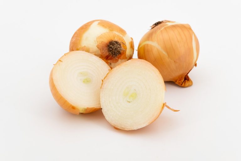 entdecken sie die vielfalt der zwiebel! erfahren sie mehr über ihre verschiedenen sorten, verwendungsmöglichkeiten in der küche und ihre gesundheitlichen vorteile. die zwiebel ist ein unverzichtbares gemüse für schmackhafte gerichte.