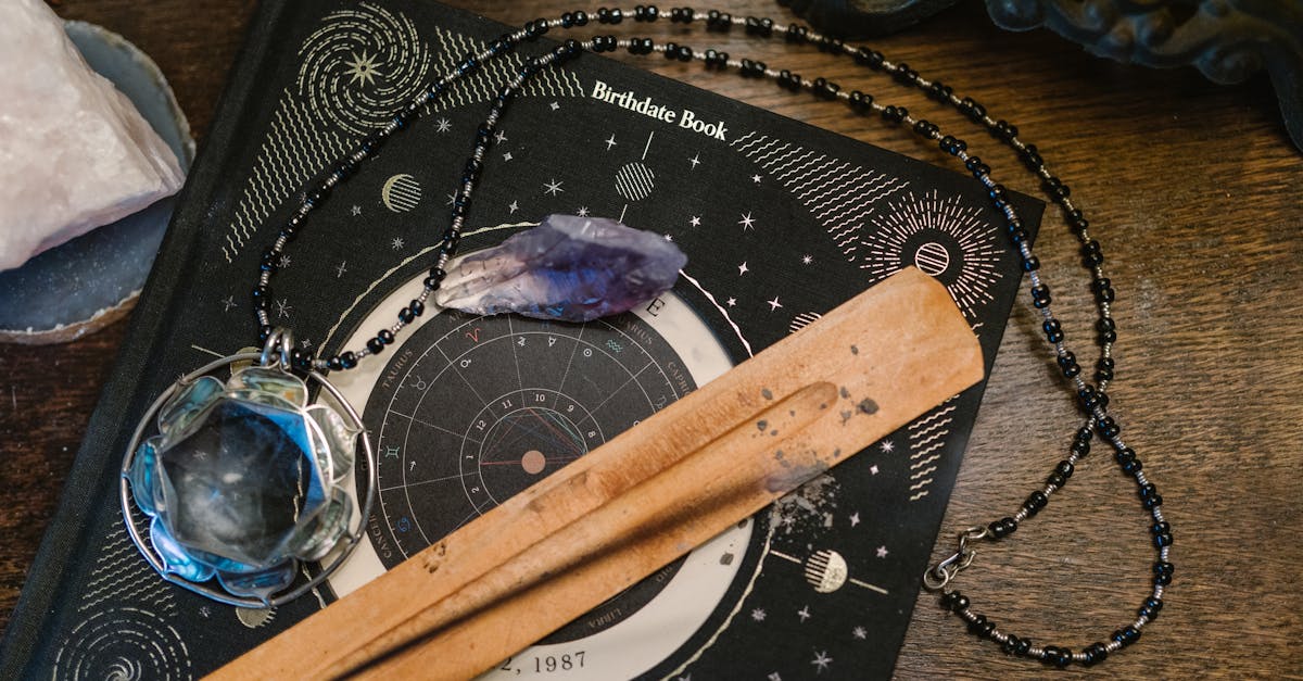 entdecken sie die faszinierende welt der tierkreiszeichen! erfahren sie, wie die zwölf sternzeichen ihr leben, ihre persönlichkeit und ihre beziehungen beeinflussen können. tauchen sie ein in die astrologie und lernen sie mehr über ihre eigene sternenidentität.