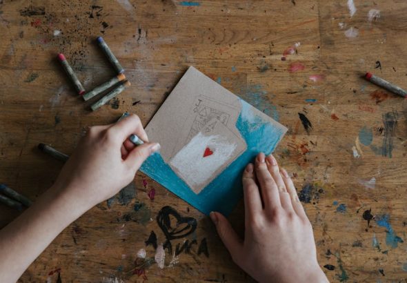 entdecken sie kreative diy-geschenke, die von herzen kommen! erfahren sie, wie sie personalisierte und einzigartige geschenkideen selbst gestalten können, um ihren liebsten eine besondere freude zu bereiten.