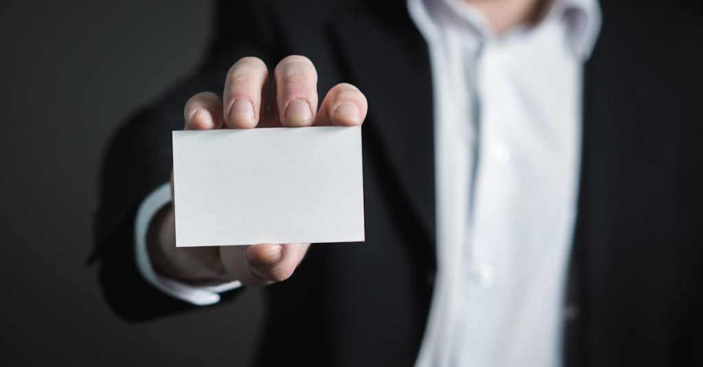 entdecken sie die entscheidenden aspekte des brandings, um ihre marke erfolgreich zu gestalten. erfahren sie, wie sie ihr unternehmensimage stärken und eine loyale kundenbasis aufbauen können.