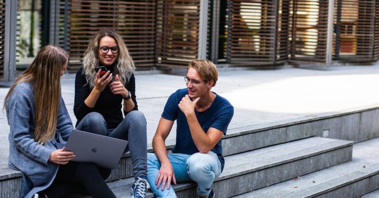 entdecken sie die bedeutung von freundschaft, warum sie unser leben bereichert und wie man echte freundschaften pflegt. tipps und inspirationen für starke beziehungen.