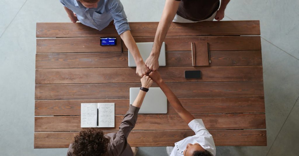 entdecken sie die kraft des teamgeists! gemeinsam erreichen wir großes und stärken unsere zusammenarbeit für eine bessere zukunft. lassen sie uns gemeinsam wachsen und erfolge feiern!