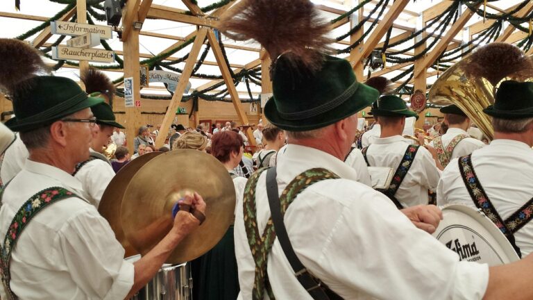 entdecken sie alles über das oktoberfest – das weltberühmte volksfest in münchen. erfahren sie mehr über geschichte, traditionen, festliche stimmung, bierzelte und tipps für ihren besuch auf dem größten bierfest der welt.