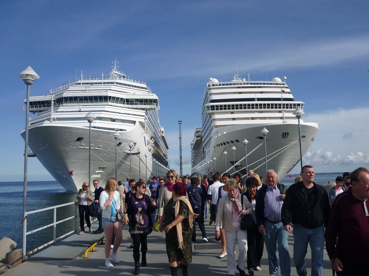 entdecken sie unvergessliche kreuzfahrten: faszinierende reiseziele, luxuriöse schiffe und erstklassiger service erwarten sie. buchen sie jetzt ihre traumkreuzfahrt und erleben sie erholung auf höchstem niveau auf see!