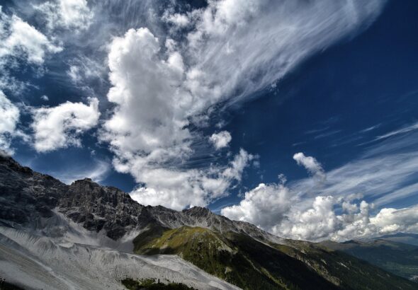 informieren sie sich über die winterreisebeschränkungen in tirol und planen sie ihre sichere und angenehme reise in die verschneite alpenregion.
