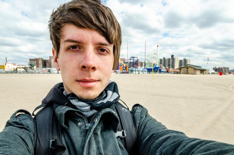 erfahren sie, wie sie jetlag effektiv bek&auml;mpfen und ihre innere uhr nach reisen &uuml;ber mehrere zeitzonen wieder ins gleichgewicht bringen k&ouml;nnen.