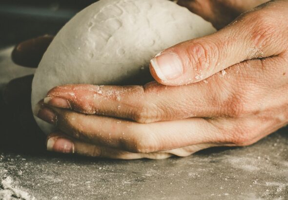 saisonaler obstkuchen: ein k&ouml;stlicher, frischer kuchen mit saisonalen fr&uuml;chten, perfekt f&uuml;r jede jahreszeit.