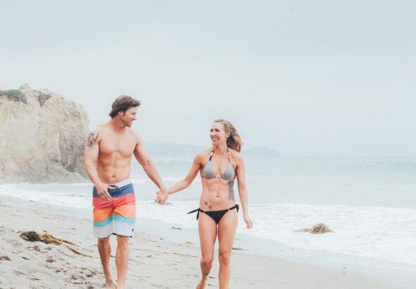 entdecken sie unsere moderne swimwear-kollektion f&uuml;r damen und herren &ndash; stilvoll, bequem und perfekt f&uuml;r jeden strand- oder pooltag.